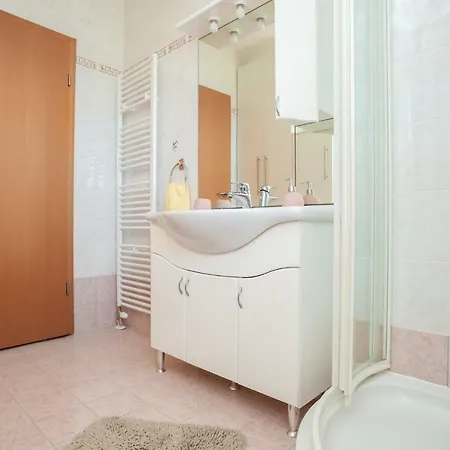 Ivica Apartment *