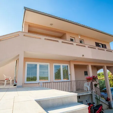 アパート Ivica *