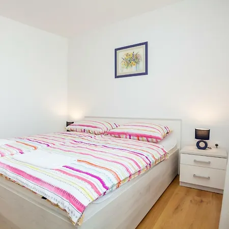 Ivica Apartment *